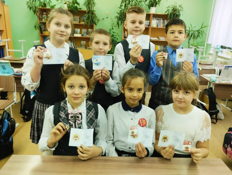 Вручение знаков отличия комплекса ВФСК «ГТО» в Конышевской школе.